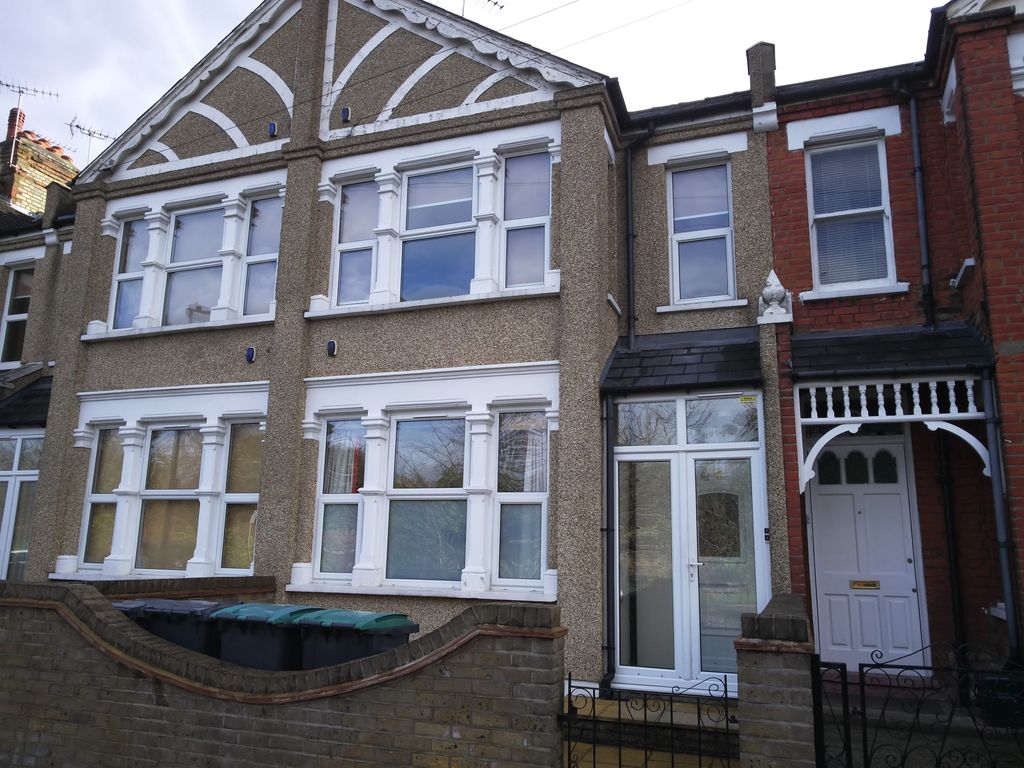 2 bed flat to rent in Frome Road, London N22 Zoopla
