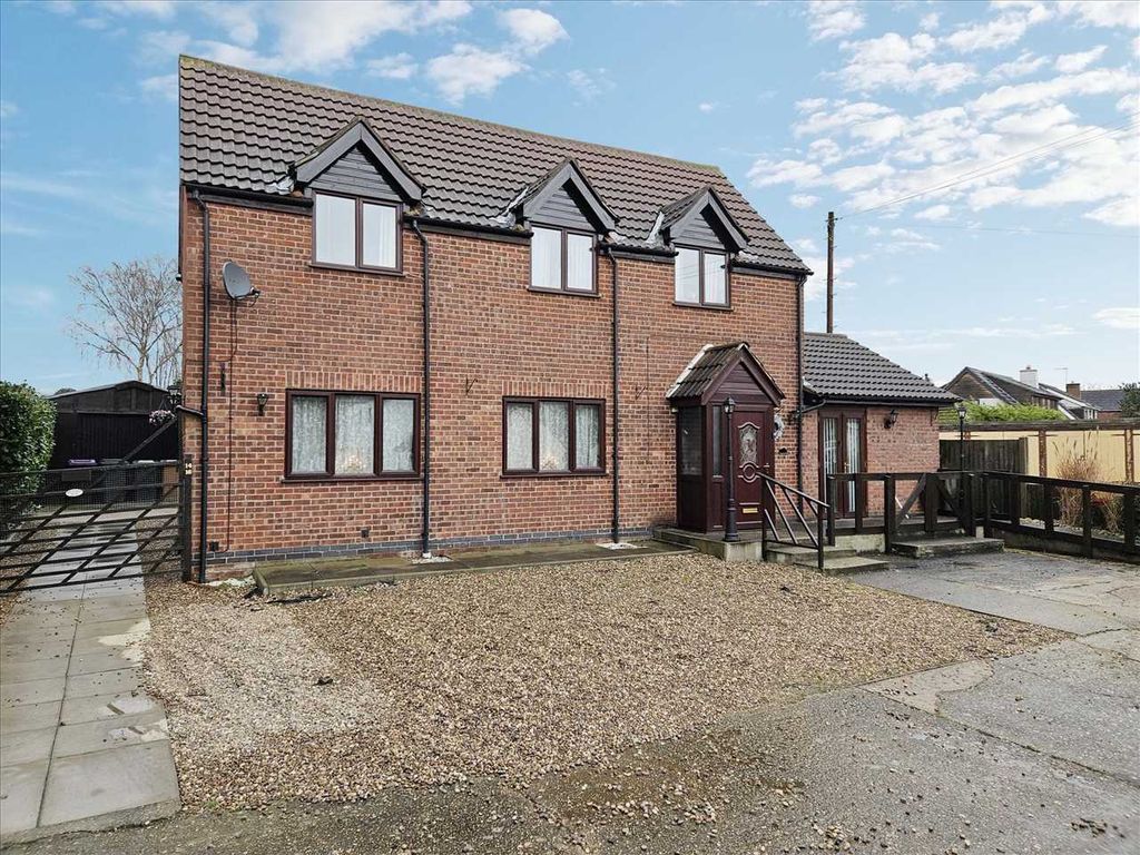 4 bed detached house for sale in Westgate, Ruskington, Sleaford NG34, £