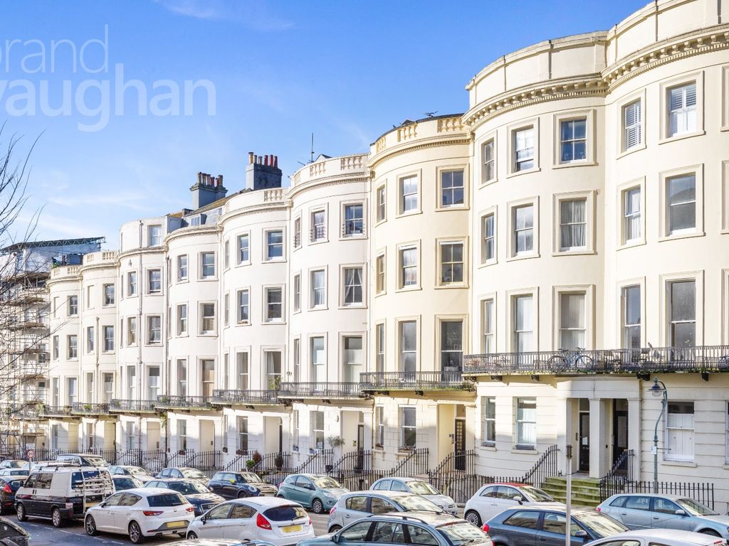 2 bed flat for sale in Brunswick Place, Hove, East Sussex BN3, £400,000