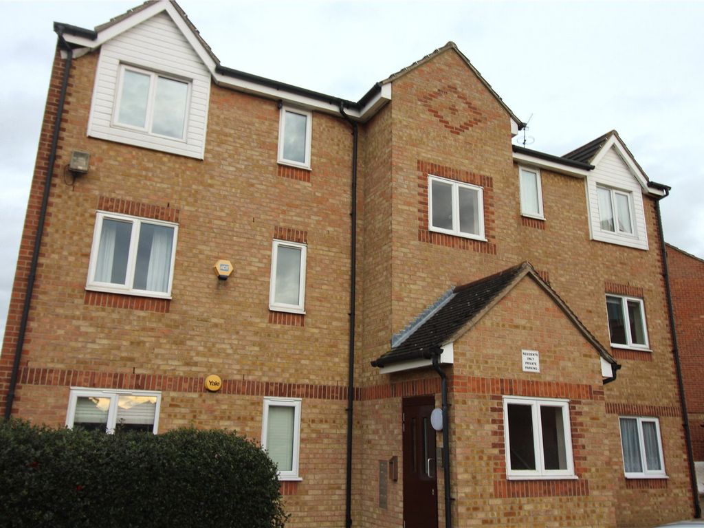 2 bed flat to rent in Danbury Crescent, South Ockendon RM15 Zoopla