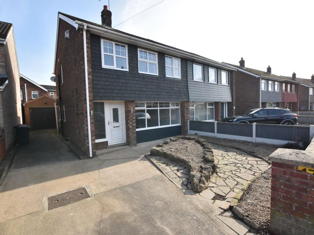 3 bed semidetached house to rent in Ogilvy Drive, Bottesford