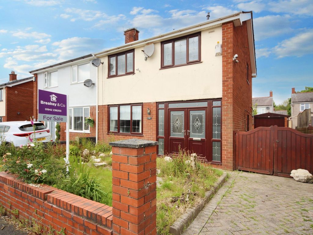 3 bed semidetached house for sale in Balcarres Avenue, Wigan WN1, £