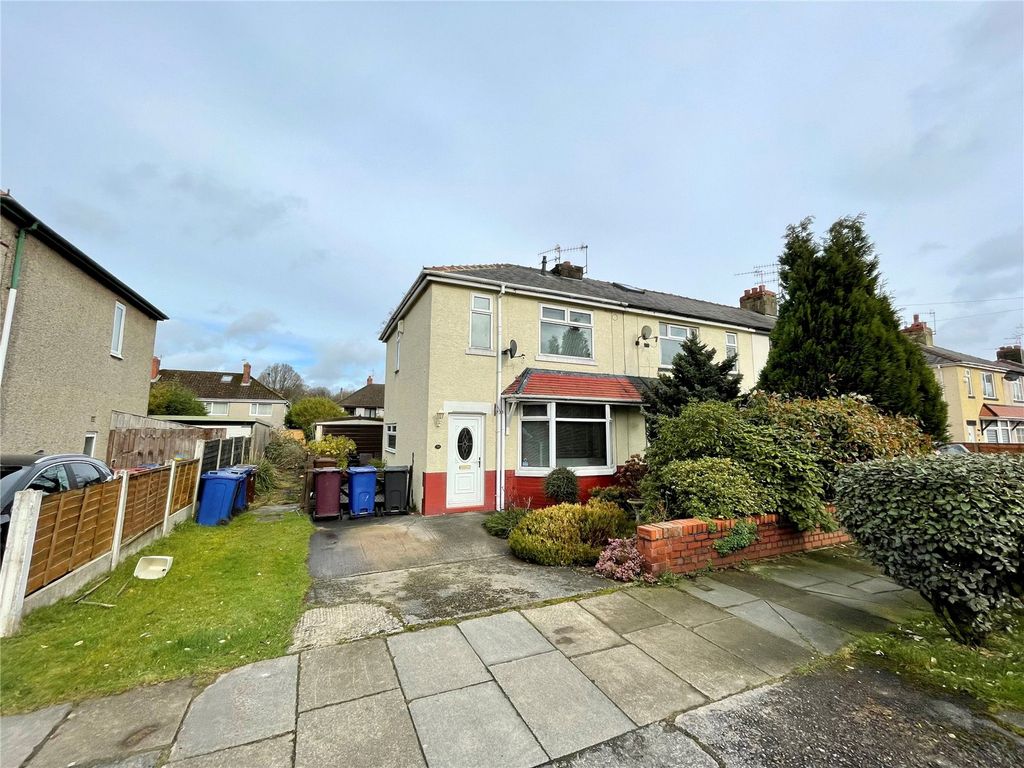 3 bed semidetached house for sale in Caernarvon Avenue, Burnley