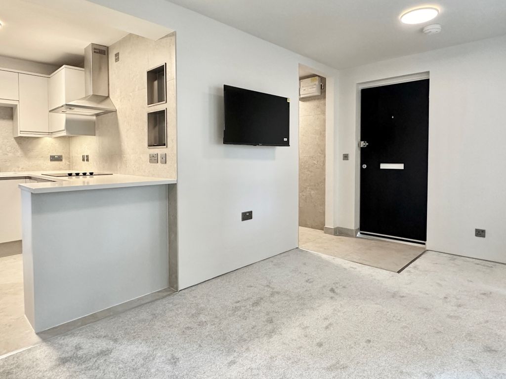 Studio to rent in Wellington Avenue, Whitehill, Bordon GU35, £900 pcm