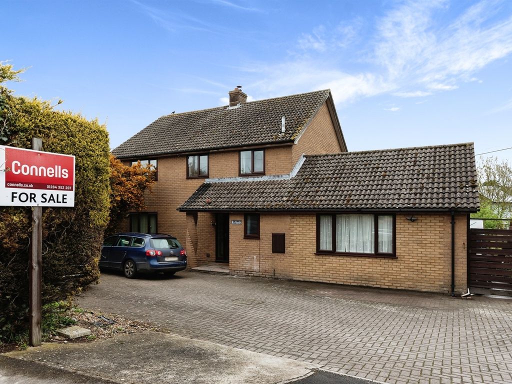 4 bed detached house for sale in Wallop Road, Grateley, Andover SP11