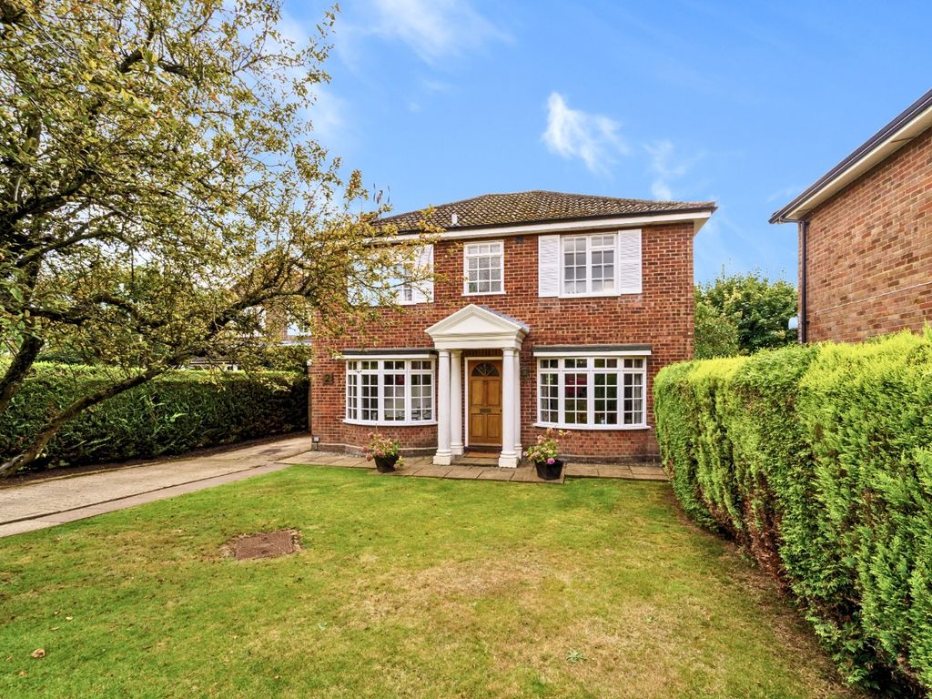 4 bed detached house for sale in Burton Close, Wheathampstead, St