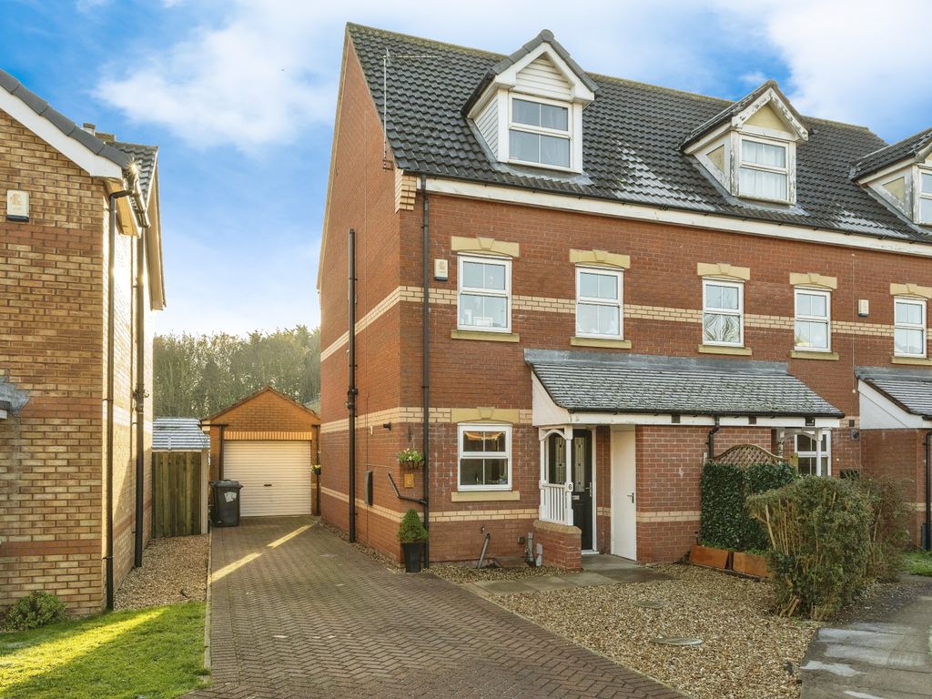 3 bed end terrace house for sale in Rydal Court, Doncaster DN4, £