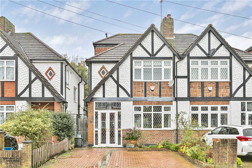 4 bed semidetached house for sale in Evelyn Close, Twickenham TW2, £