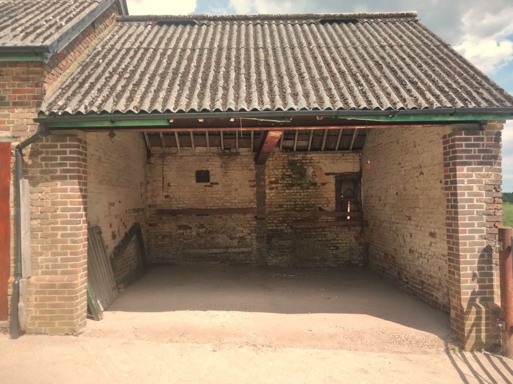 Commercial property to let in Vowels Lane, East Grinstead RH19, £14,500