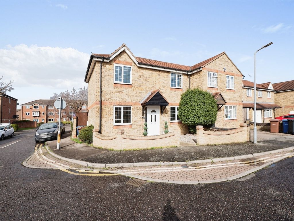 3 bed semidetached house for sale in Danbury Crescent, South Ockendon RM15 Zoopla