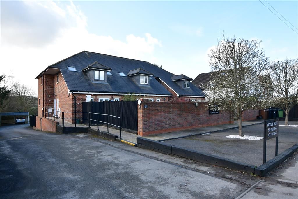 2 bed flat for sale in Tonbridge Road, Teston, Maidstone, Kent ME18
