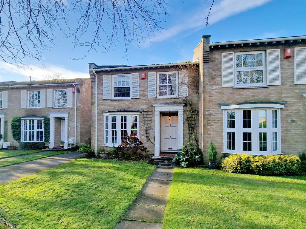 4 bed semidetached house for sale in Leelands, Pennington, Lymington