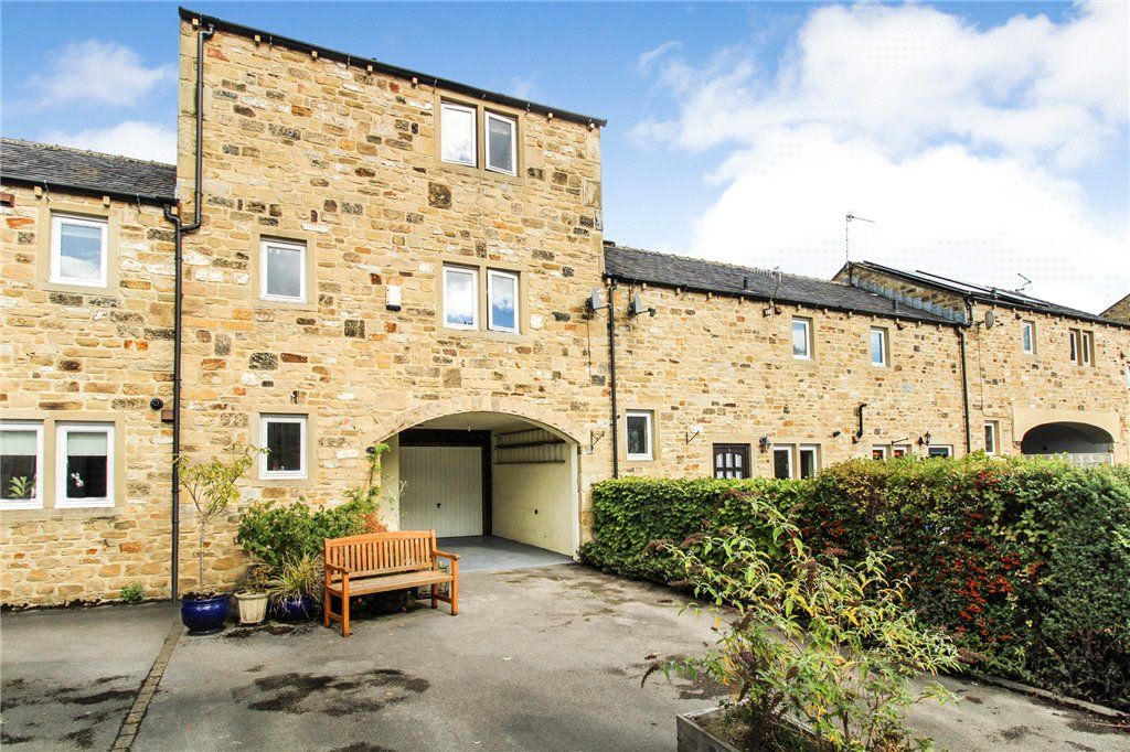 3 bed town house for sale in Whinfield Court, Skipton, North Yorkshire