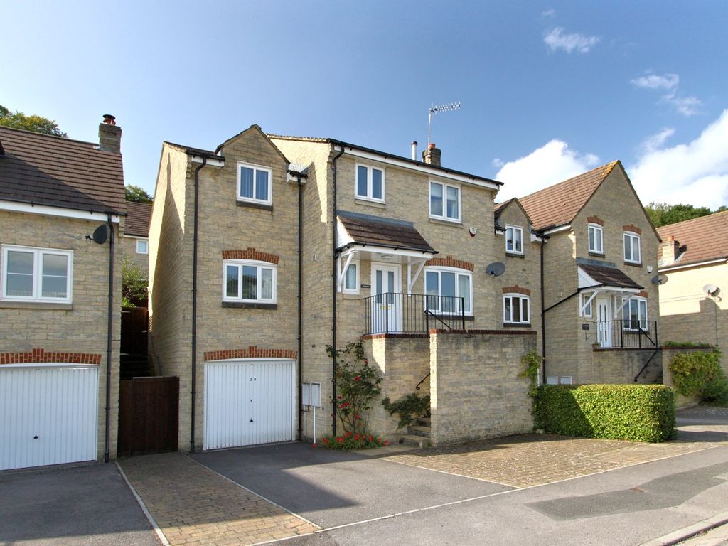 4 bed detached house for sale in Hardings Drive, Dursley GL11, £500,000