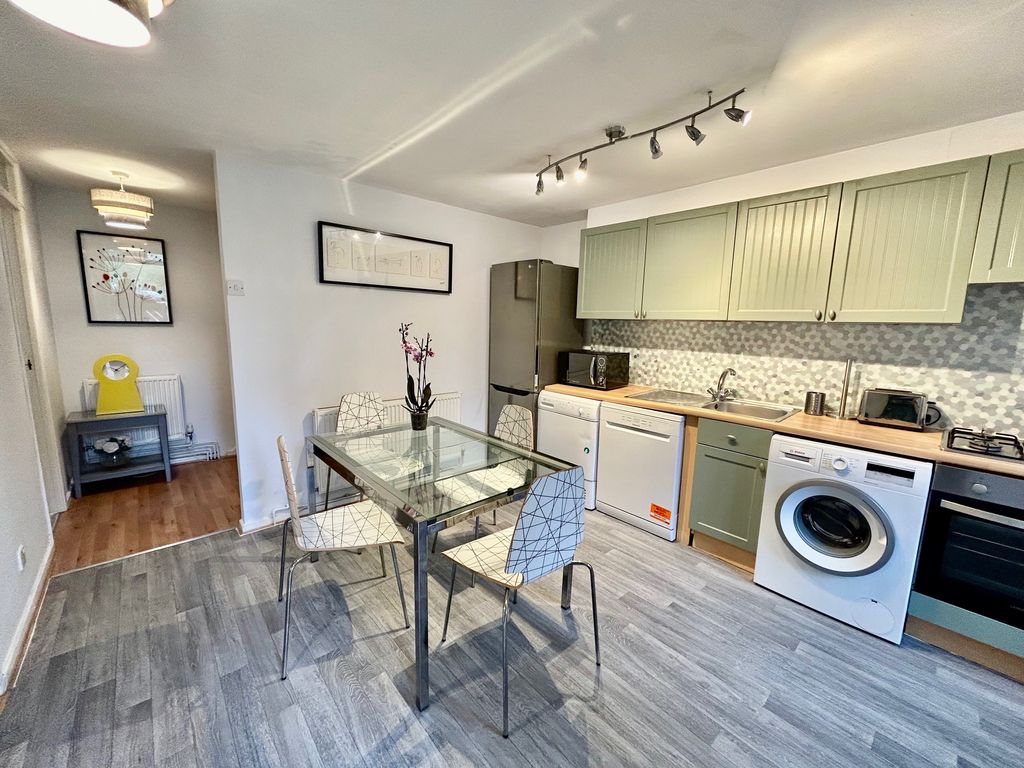 3 bed end terrace house to rent in Olney Road, London SE17, £2,600 pcm