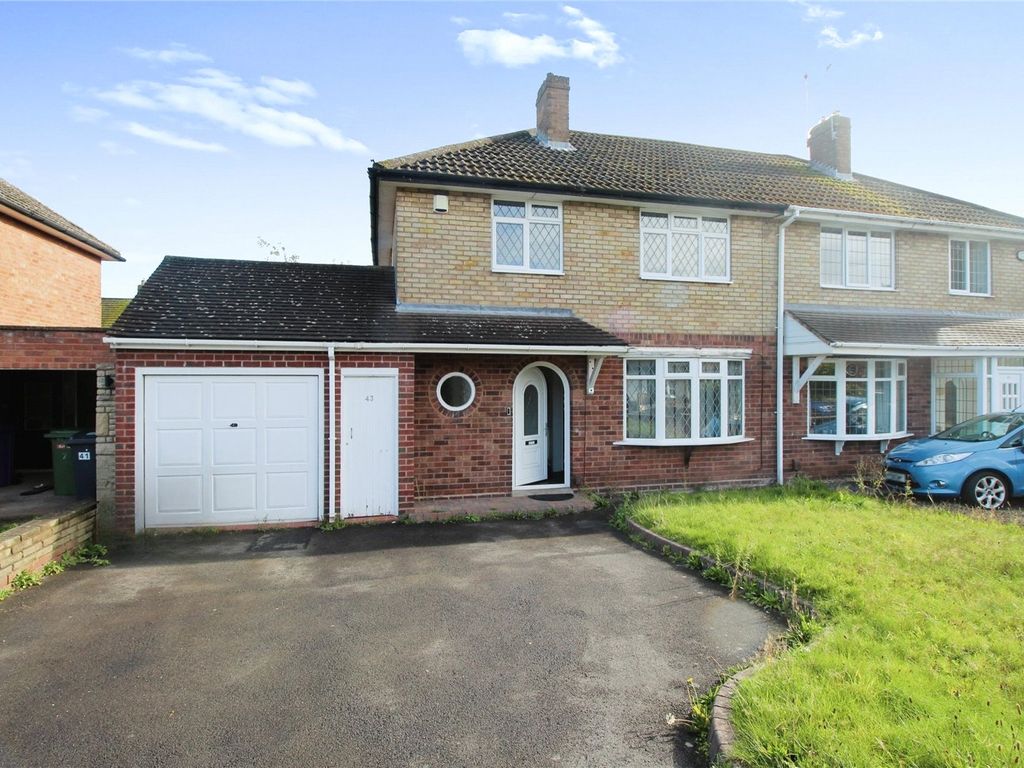 3 bed semidetached house to rent in Lingfield Avenue, Wolverhampton