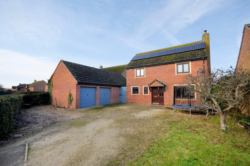 4 bed detached house for sale in The Close, Bulkington, Devizes