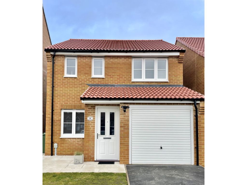 3 bed detached house for sale in Eagle Drive, Grimsby DN36, £265,000