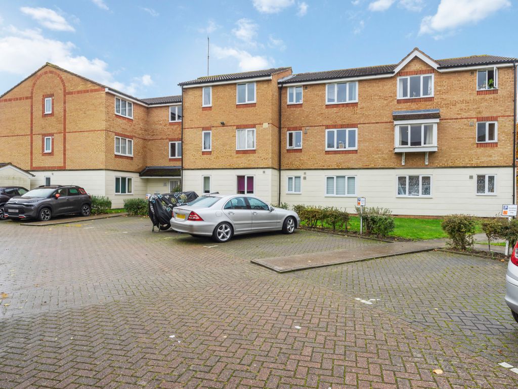 2 bed flat for sale in Mullards Close, Mitcham CR4, £300,000 Zoopla