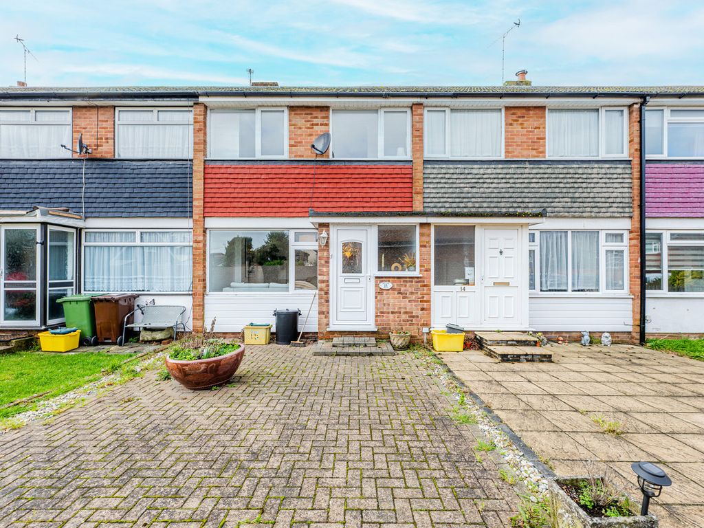 2 bed terraced house for sale in Willow Walk, Benfleet SS7, £300,000