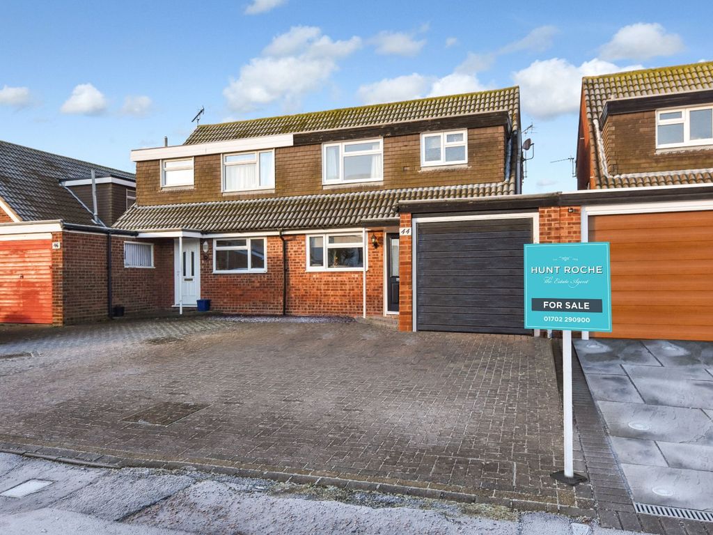 3 bed semidetached house for sale in Admirals Walk, South Shoebury