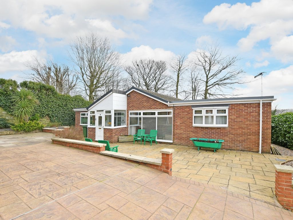 4 bed bungalow for sale in Derwent Road, Dronfield, Derbyshire S18, £