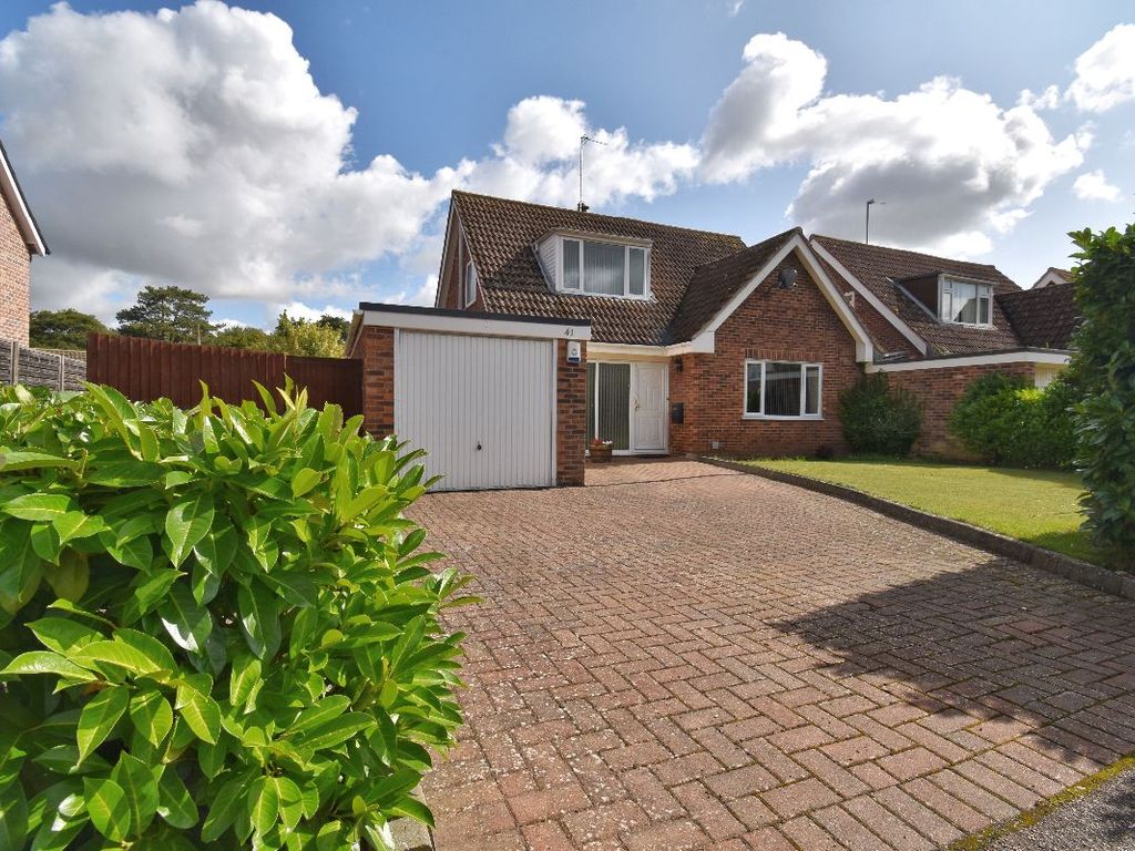 3 bed detached house for sale in St. Peters Close, Moulton, Newmarket