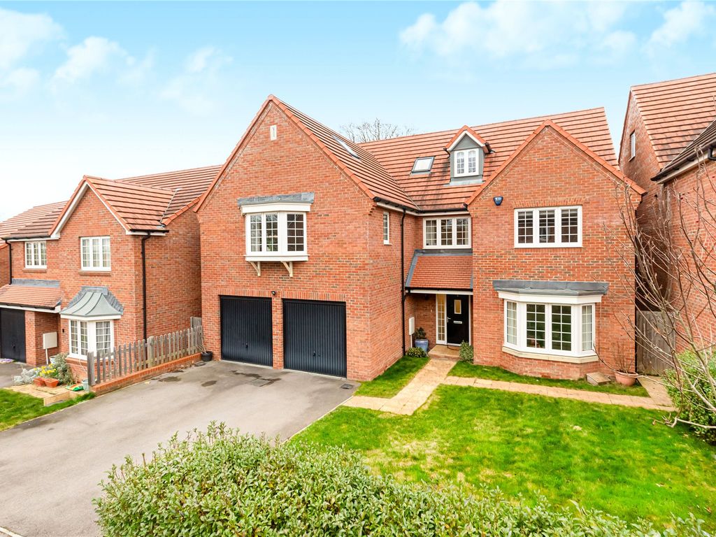 7 bed detached house for sale in Wellswood Gardens, Reading, Berkshire