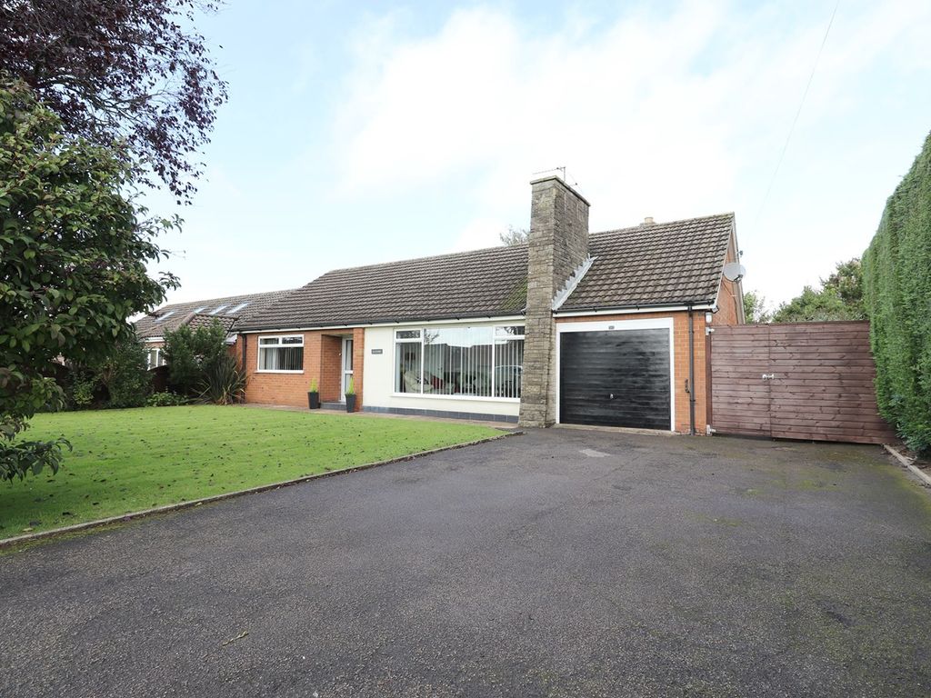 3 bed detached bungalow for sale in Mill Road, Crowle, Scunthorpe DN17