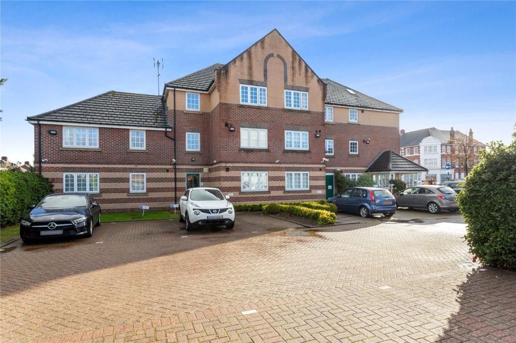 2 bed property for sale in Cockfosters Road, Cockfosters, EN4