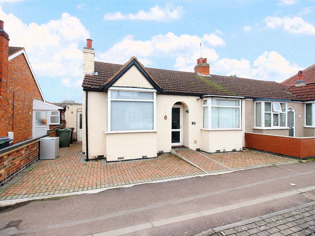 3 bed semidetached bungalow for sale in Central Avenue, Syston LE7