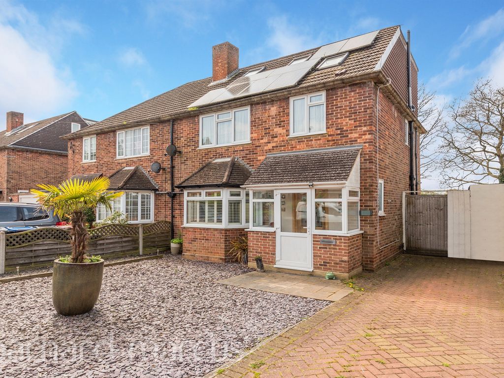 5 bed semidetached house for sale in Wentworth Way, South Croydon CR2