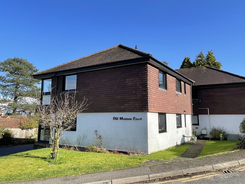 2 bed flat to rent in Flat 4 Old Museum Court, Museum Hill, Haslemere