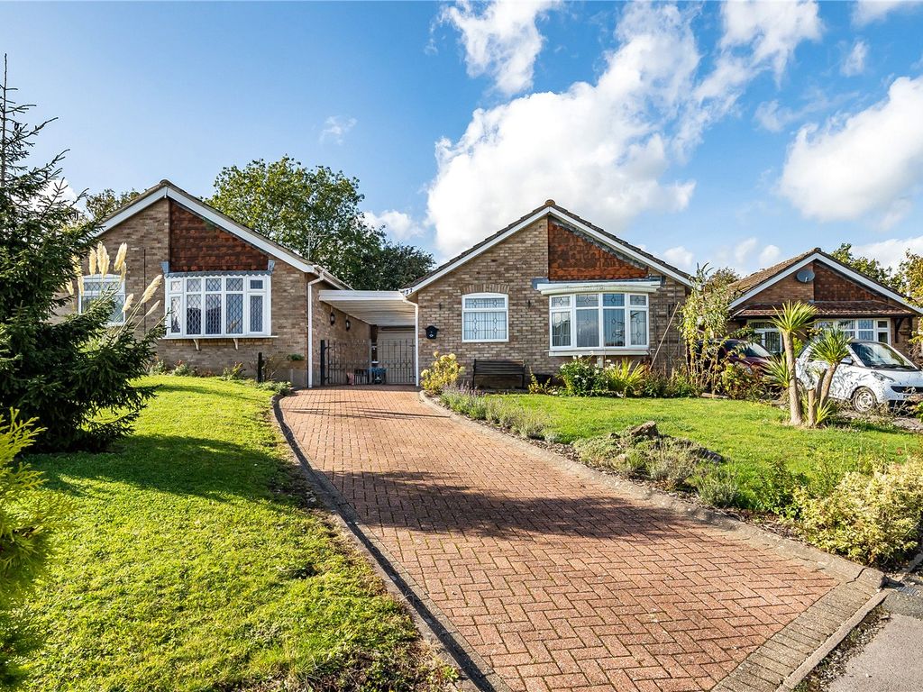 2 bed detached bungalow for sale in Beverley, Toothill, Swindon