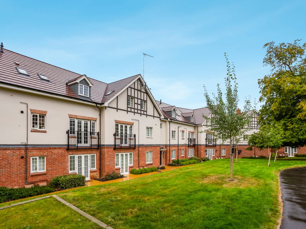2 bed flat for sale in Ranulf Court, Grange Road, Chalfont St. Peter