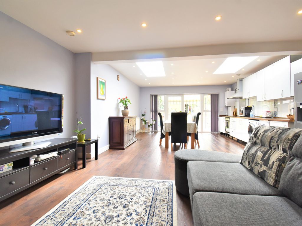 3 bed terraced house for sale in Lister Gardens, London N18 Zoopla
