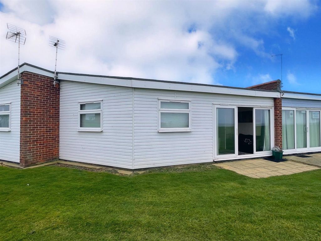 2 bed property for sale in Edward Road, WintertonOnSea, Great