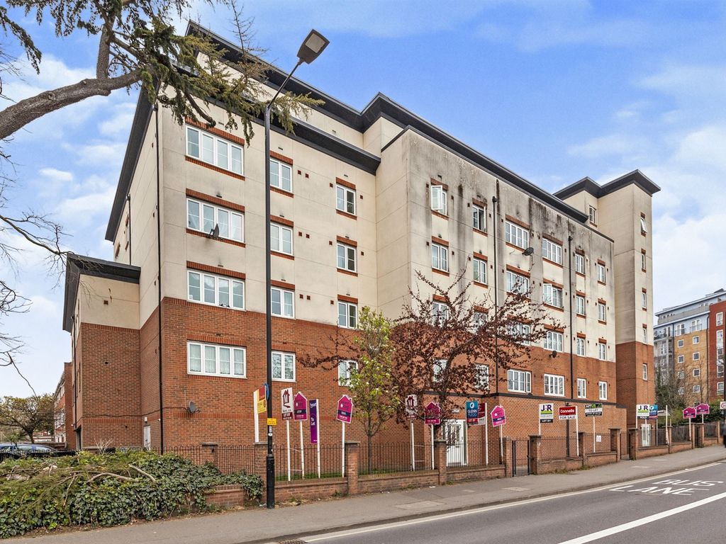 2 bed flat for sale in Bath Road, Slough SL1, £200,000 Zoopla