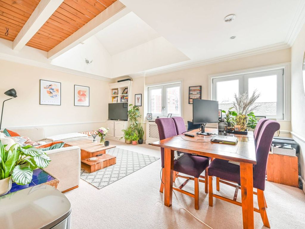 Clove Hitch Quay, Clapham Junction, London SW11  