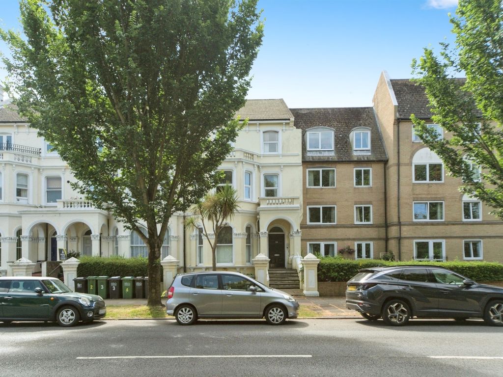 3 bed flat for sale in The Avenue, Eastbourne BN21, £260,000 - Zoopla