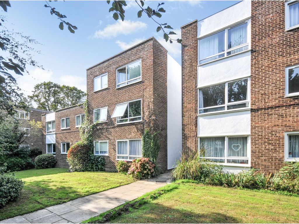 Willow Grove, Chislehurst BR7  