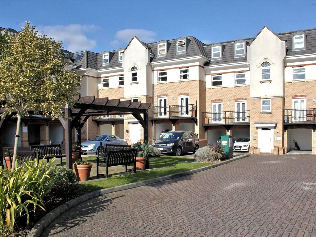 2 bed flat for sale in Old Woking, Woking, Surrey GU22 Zoopla