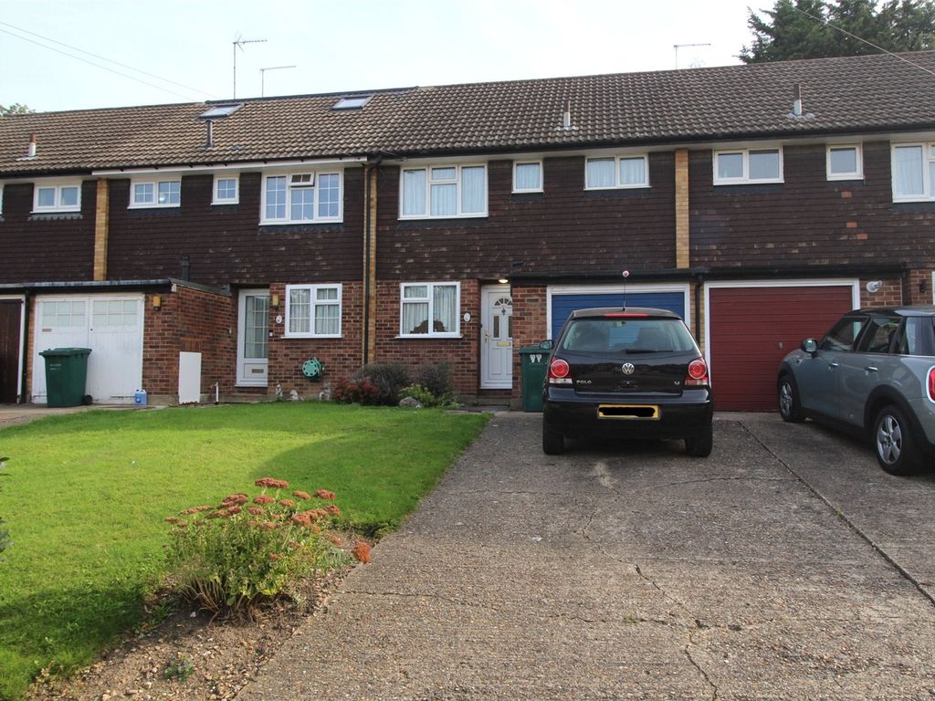 3 bed terraced house for sale in Brookhill Close, East Hertfordshire EN4, £