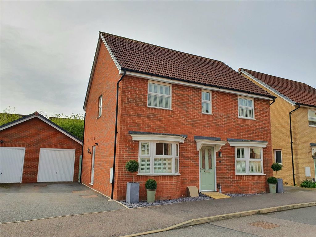 4 bed detached house for sale in Wiseman Close, Aylesbury HP21, £465,000 Zoopla
