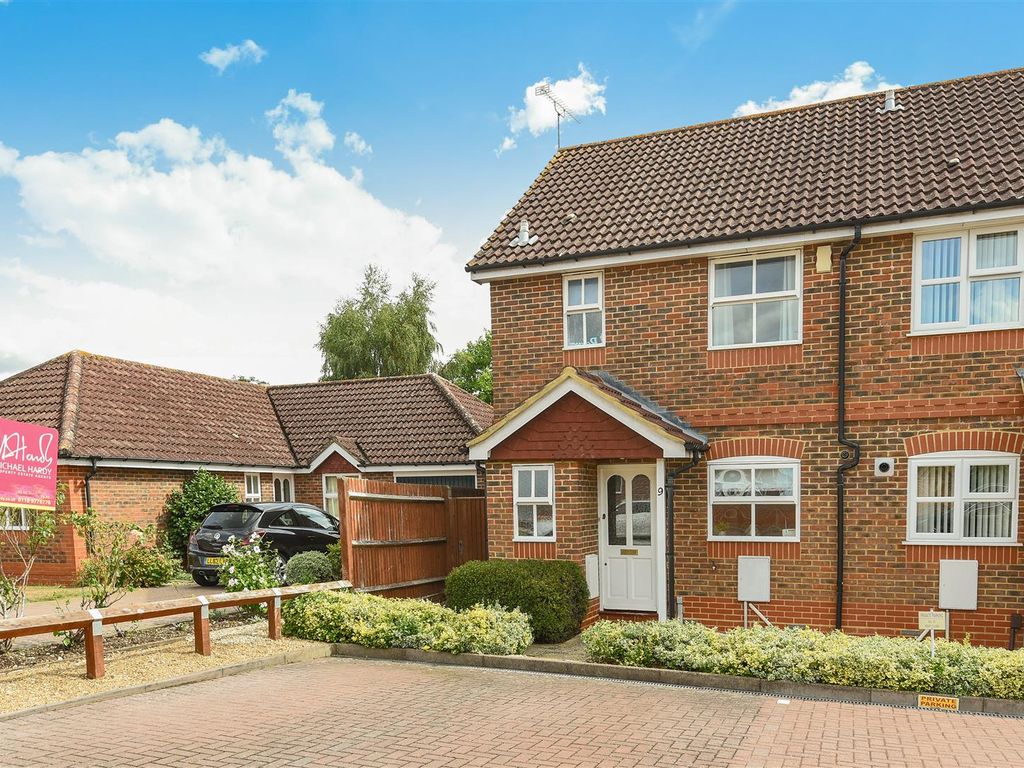 3 bed end terrace house for sale in Coniston Close Woodley, Berkshire