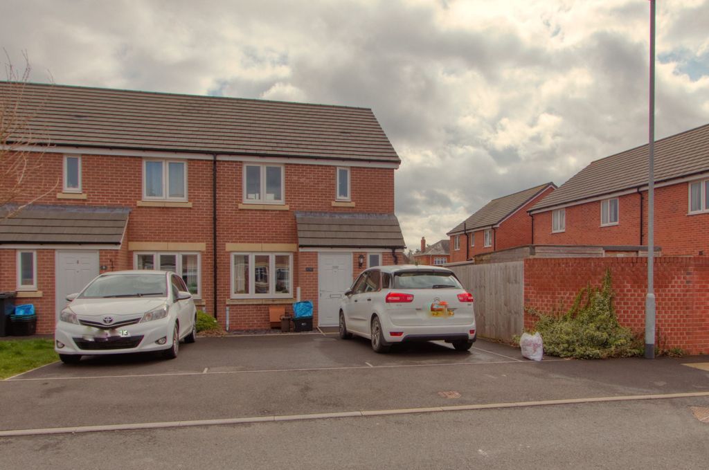 3 bed end terrace house to rent in Knight Close, Monkton Heathfield