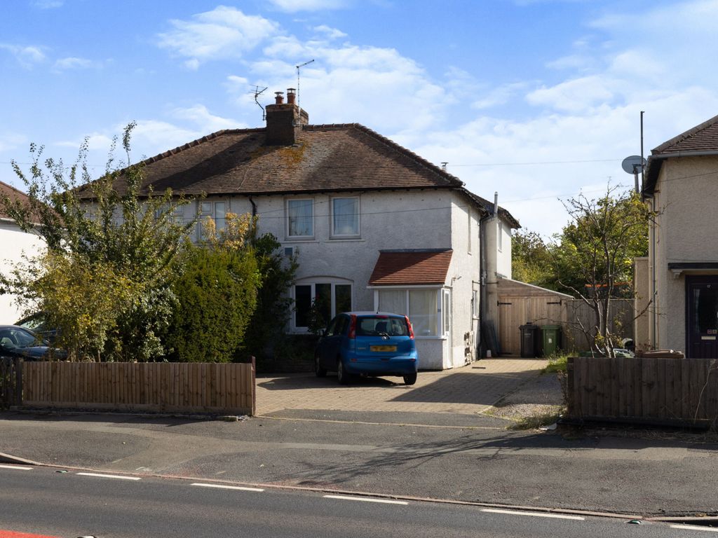 3 bed semidetached house for sale in Cheltenham Road, Tewkesbury GL20