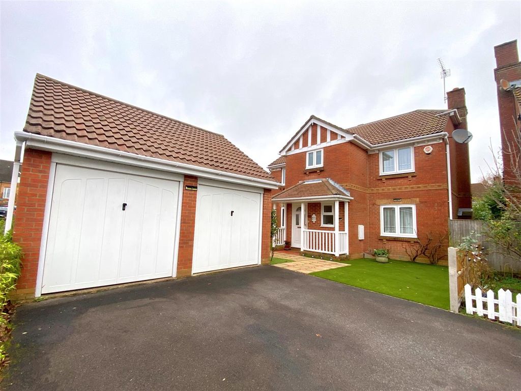 4 bed detached house for sale in Kipling Close, Whiteley, Fareham PO15