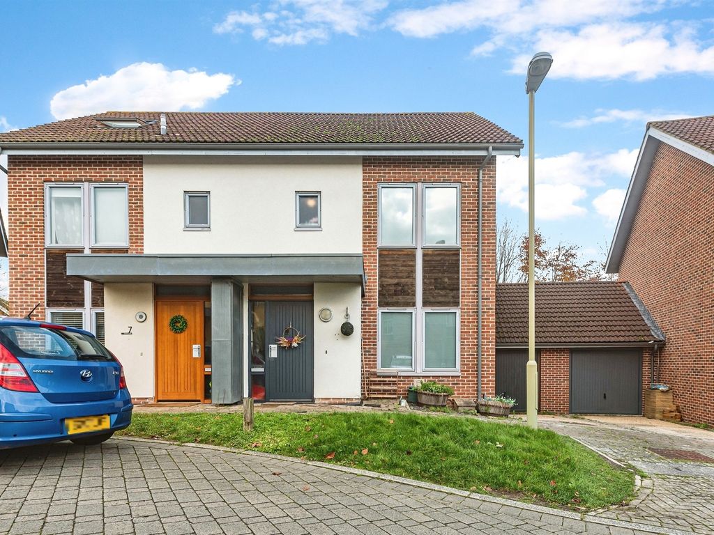 3 bed semidetached house for sale in Sorting Lane, Rooksdown