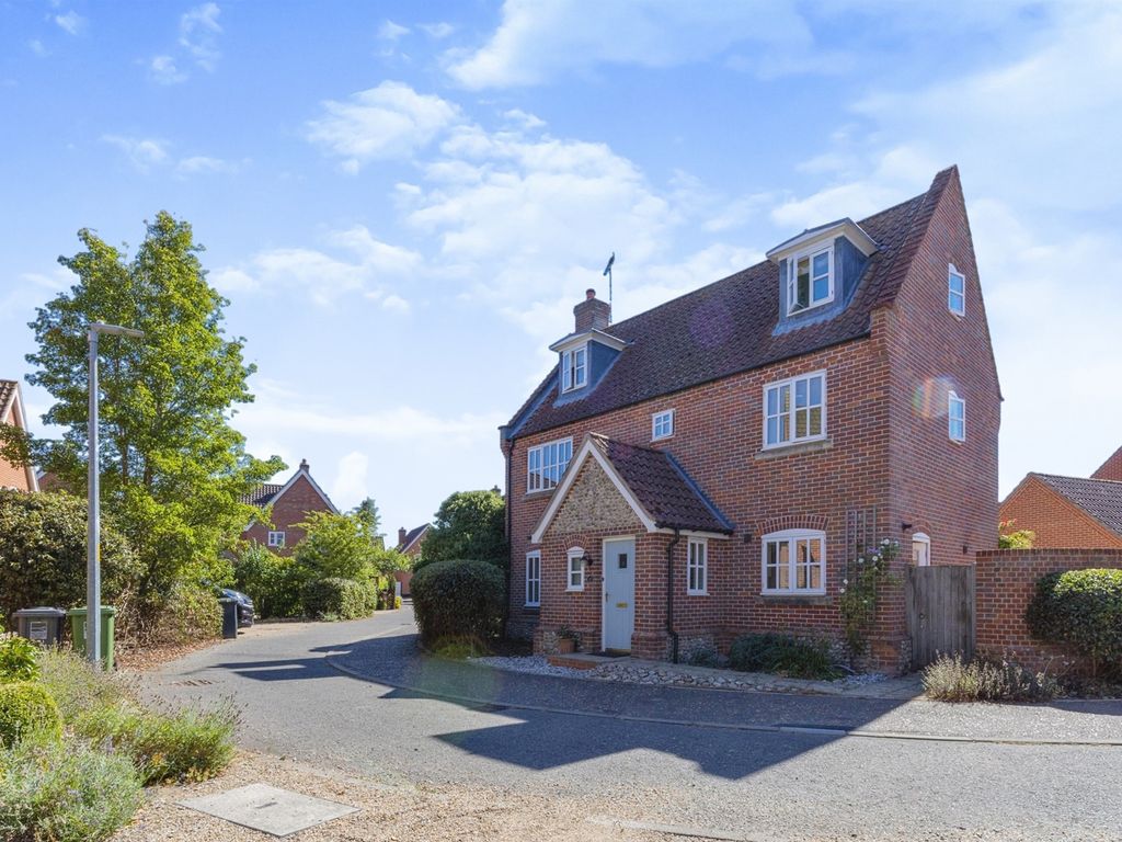 5 bed detached house for sale in Oaklands Crescent, Holt NR25 Zoopla